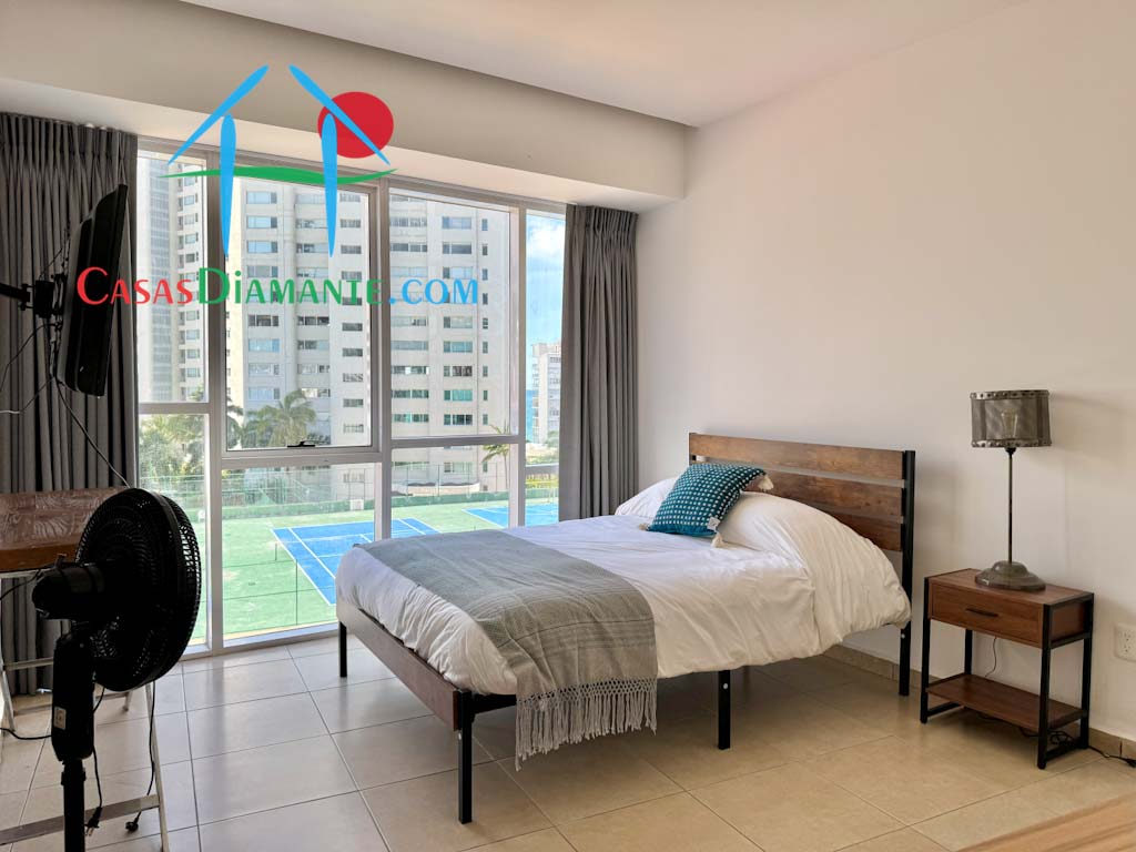 Acqualina Skylife Sur 402 - Recámara principal 2